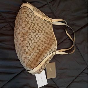 Gucci abbey medium size purse